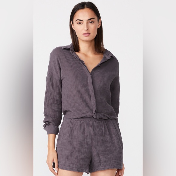 MONROW NWT RELAXED BLOUSE WITH TWIST FRONT BUTTON DOWN - Picture 4 of 6